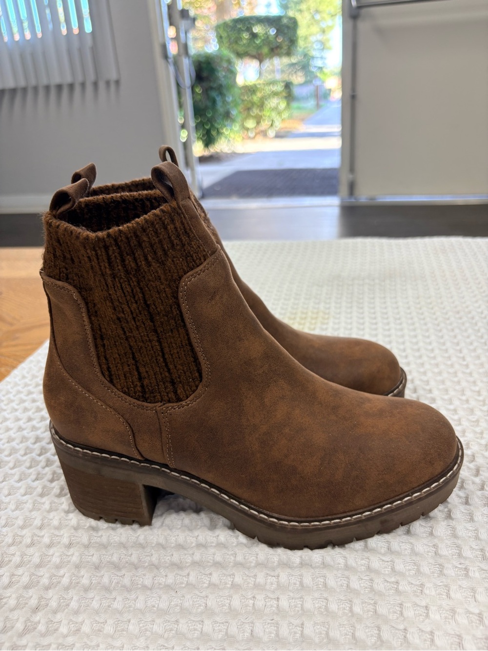 NWOT! Steve Madden Brown Apollo Chelsea Ankle Boots.  Size 7 MSRP $99.99